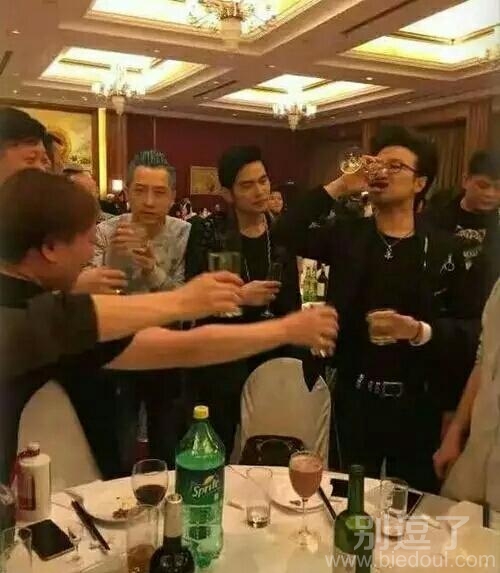 幸亏我的酒量大呀 图片