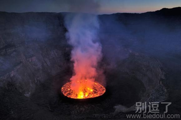 火山口，震撼的一张照片 图片